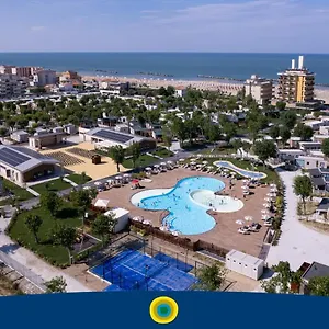 4* Vakantiepark Family Village